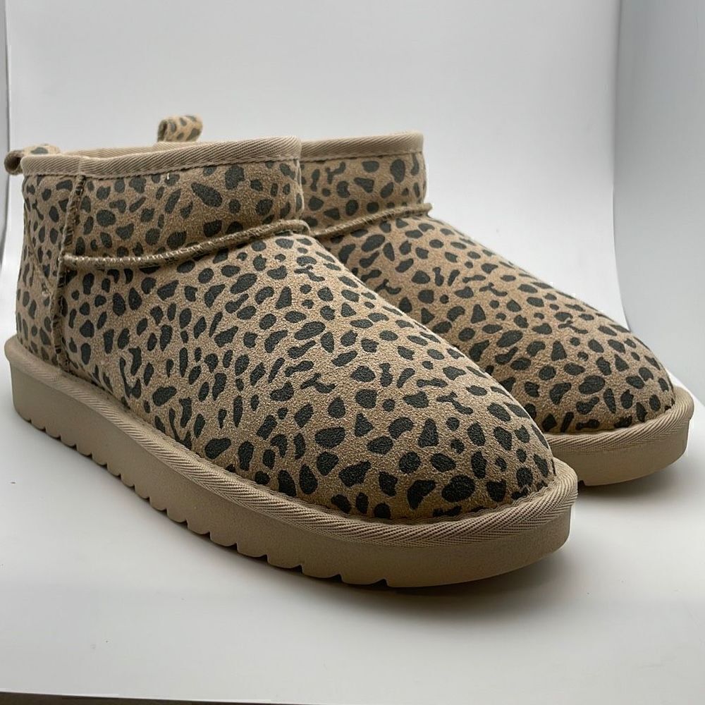 CUSHIONAIRE Women's pull on boot +Memory Foam 9 Tan Spotted
